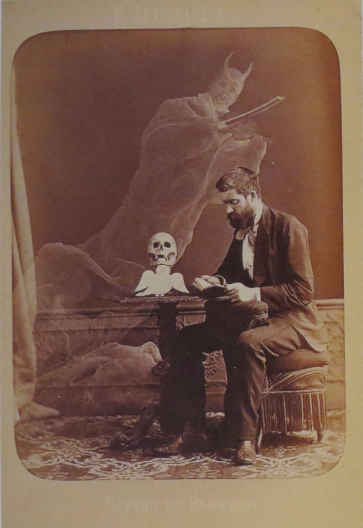 Jean Buguet, Photographie anti-spirite, Esprit de Paganini, épreuve sur papier albuminé, carte cabinet, 15 x 10,5 cm, fin juin 1875, Paris, BNF.
